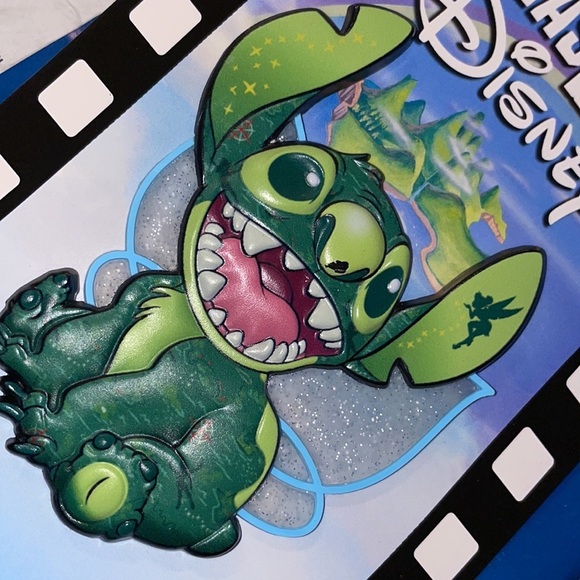 Stitch Crashes Disney Jumbo Pin – Peter Pan – Limited Release - Picture 1 of 4